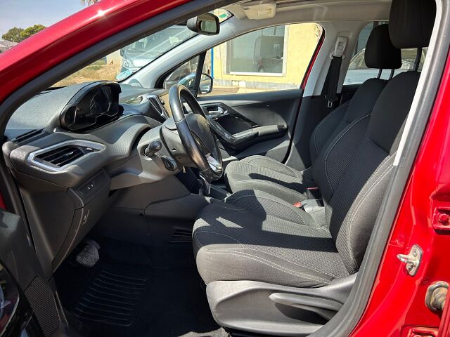 PEUGEOT 208 ALLURE 1.2 E-THP AUTO SPANISH LHD IN SPAIN 82000 MILES SUPERB 2015